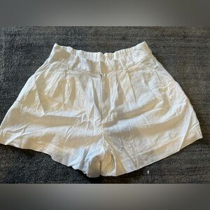 GAP White High-Waist Pleated Linen-Blend Shorts